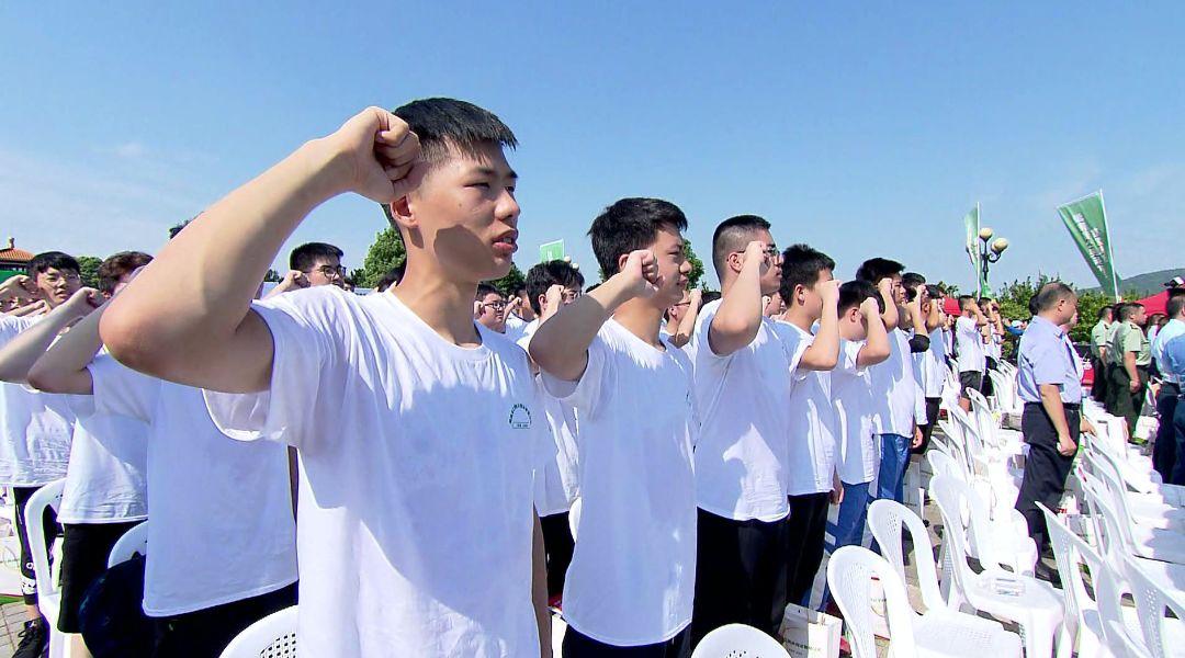 兵役登記證上大學一定要嗎？詳解兵役登記與大學入學要求，關于兵役登記證與大學入學要求的詳解，是否上大學必須持有兵役登記證？