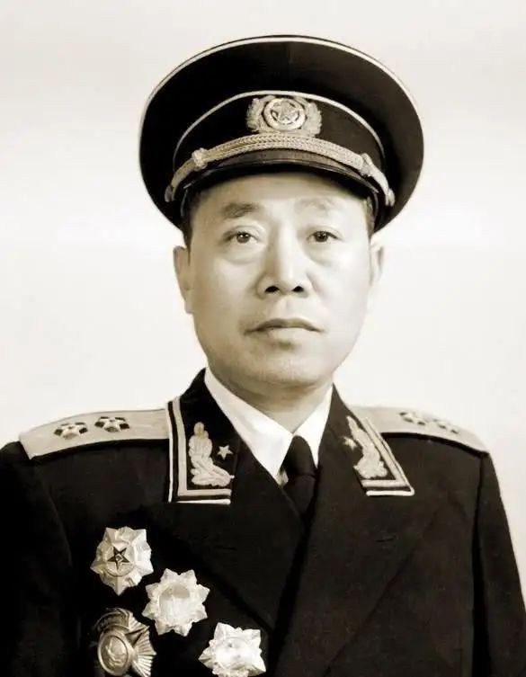 上將上面還有等級(jí)嗎，探究軍銜體系中的高級(jí)職位與等級(jí)劃分，軍銜體系揭秘，上將之上是否還有更高級(jí)別？高級(jí)職位與等級(jí)劃分全解析