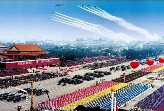 慶祝祖國輝煌，50周年國慶大閱兵高清完整版回顧，慶祝祖國輝煌，國慶大閱兵高清完整版回顧，共襄五十周年慶典盛況