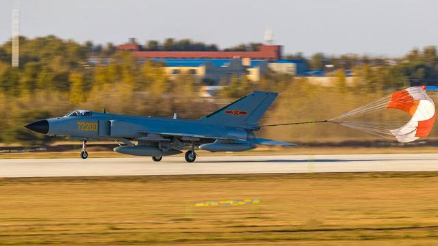 關于2022年殲-7還有多少架的探討，探討，殲-7戰(zhàn)機在2022年的數(shù)量概況