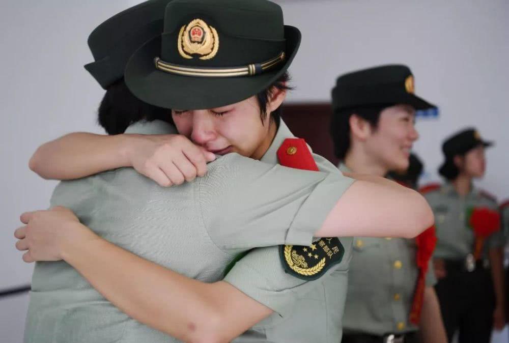 關(guān)于21式各軍種八一臂章的探討，關(guān)于各軍種八一臂章的探討，深入解析21式臂章特點(diǎn)