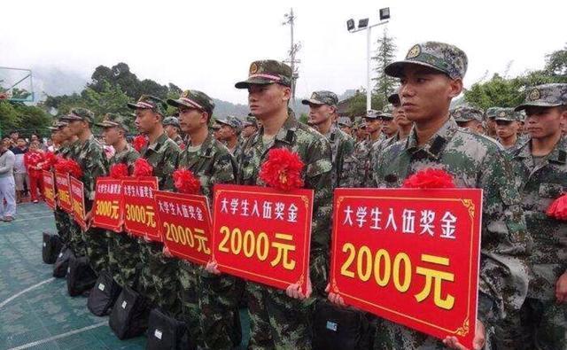 大學(xué)生如何參軍，一條充滿榮耀與成長的道路，大學(xué)生參軍之路，榮耀與成長的交織