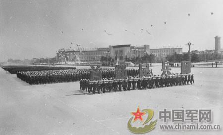 重溫歷史瞬間，探索1959年國慶閱兵視頻，重溫歷史瞬間，探索經(jīng)典，回顧1959年國慶閱兵盛況