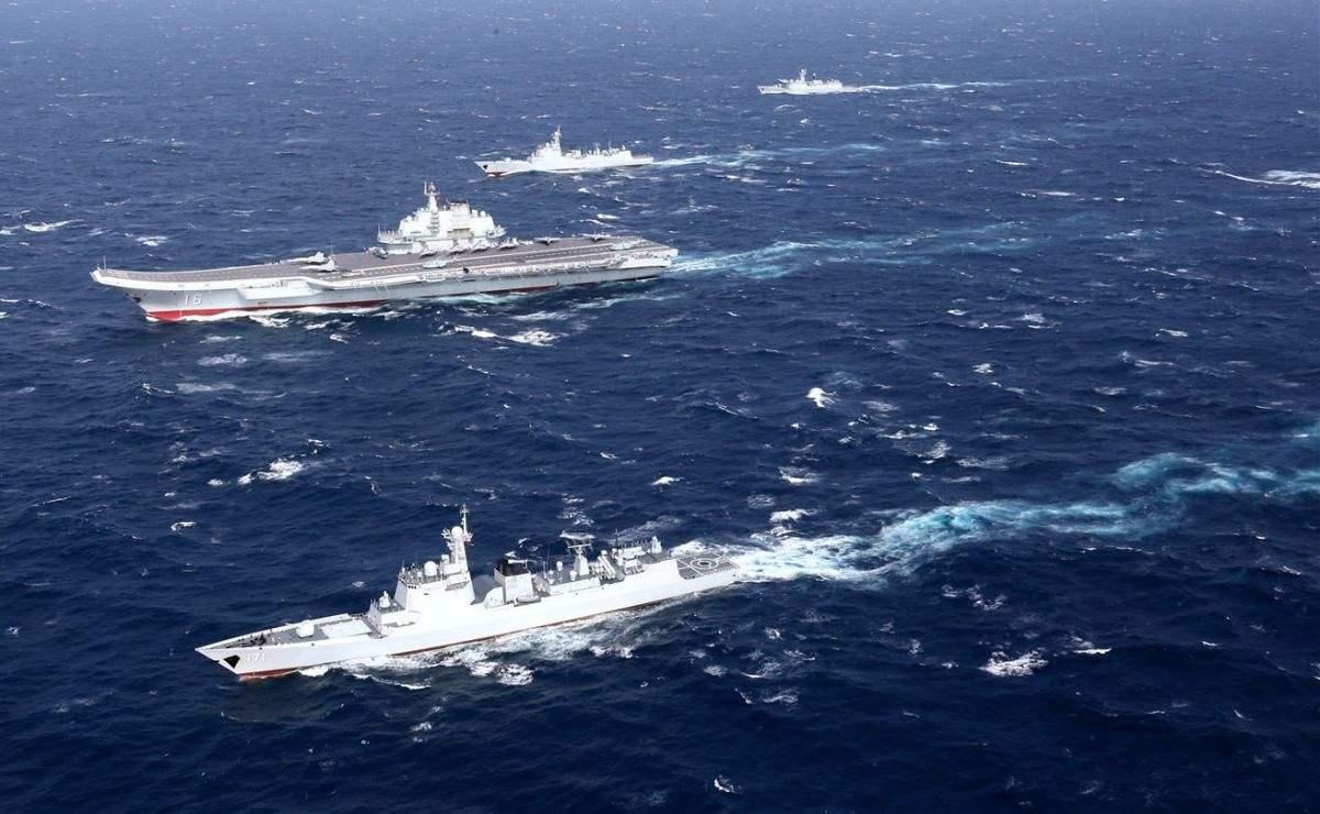 聚焦國(guó)際海域，中國(guó)戰(zhàn)艦圍觀英艦背后的故事，聚焦國(guó)際海域，中國(guó)戰(zhàn)艦視角下的英艦背后故事