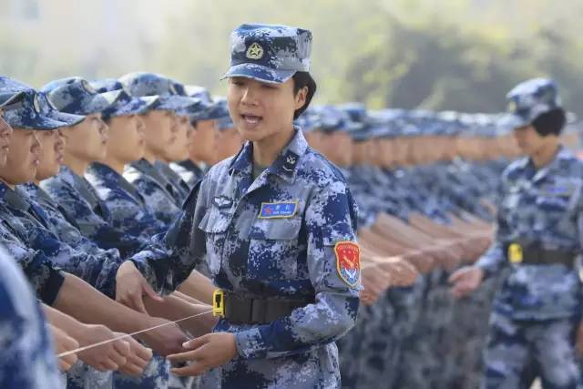 大學(xué)生女兵容易被錄取嗎？解析影響因素與機(jī)會(huì)平等，女大學(xué)生兵錄取機(jī)會(huì)解析，影響因素與平等權(quán)益探討
