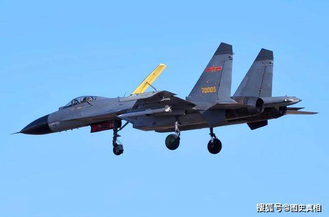 殲10C與殲11B，究竟哪個(gè)更厲害？，殲10C與殲11B性能對(duì)比，誰更勝一籌？