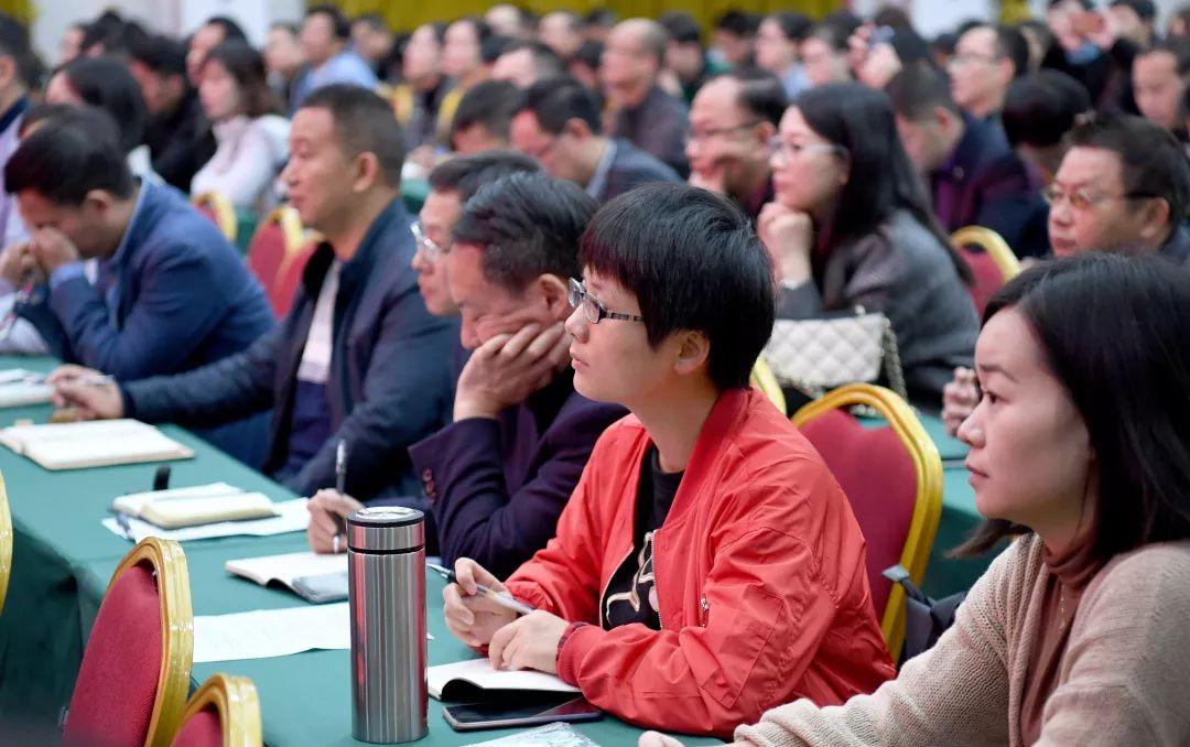 新聞報刊最新一期，深度解讀熱點事件，掌握最新資訊動向，新聞熱點深度解讀，掌握最新資訊動向