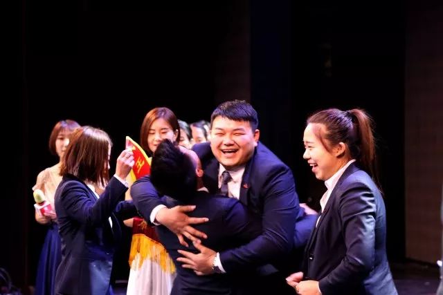 王中王肖一特一中，一位杰出人物的簡介，王中王肖一特一中，杰出人物的生平簡介