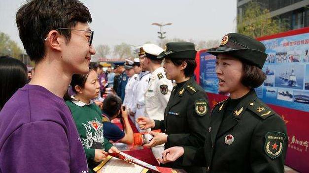 性格內(nèi)向當(dāng)兵的下場(chǎng)，挑戰(zhàn)與成長(zhǎng)，性格內(nèi)向者的軍旅挑戰(zhàn)與成長(zhǎng)之路