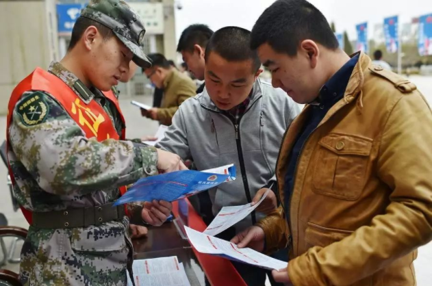 大學(xué)生征兵入伍，時(shí)代背景下的青年選擇，大學(xué)生征兵入伍，時(shí)代背景下的青年抉擇