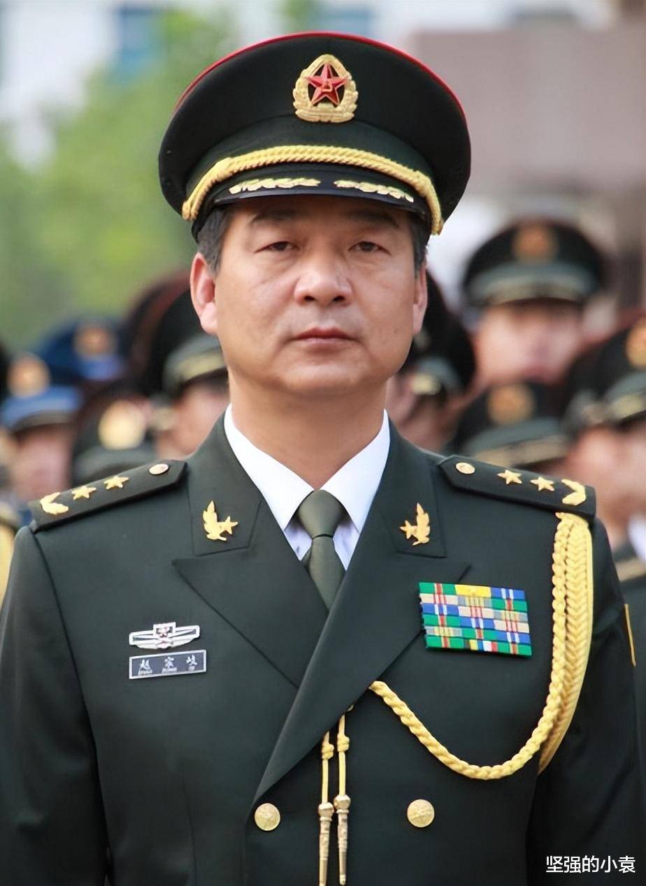 現(xiàn)任中部戰(zhàn)區(qū)司令員，領(lǐng)導(dǎo)力與戰(zhàn)略視野的展現(xiàn)，中部戰(zhàn)區(qū)司令員領(lǐng)導(dǎo)力與戰(zhàn)略視野展現(xiàn)風(fēng)采