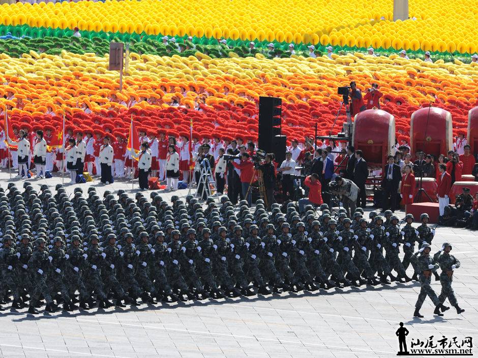 回顧歷史，紀(jì)念輝煌——2009年國(guó)慶閱兵，回顧歷史，慶祝輝煌——國(guó)慶閱兵盛典回顧與展望（2009年）