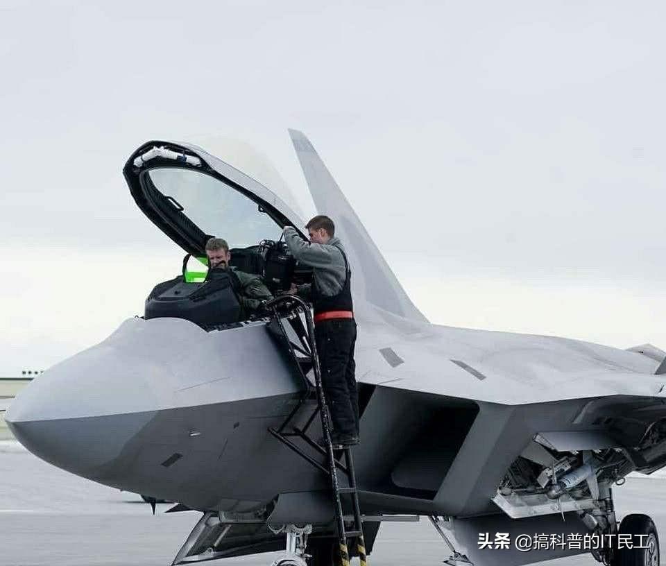 揭秘J-20戰(zhàn)斗機(jī)的卓越性能與未來展望，揭秘J-20戰(zhàn)斗機(jī)的卓越性能與未來展望分析