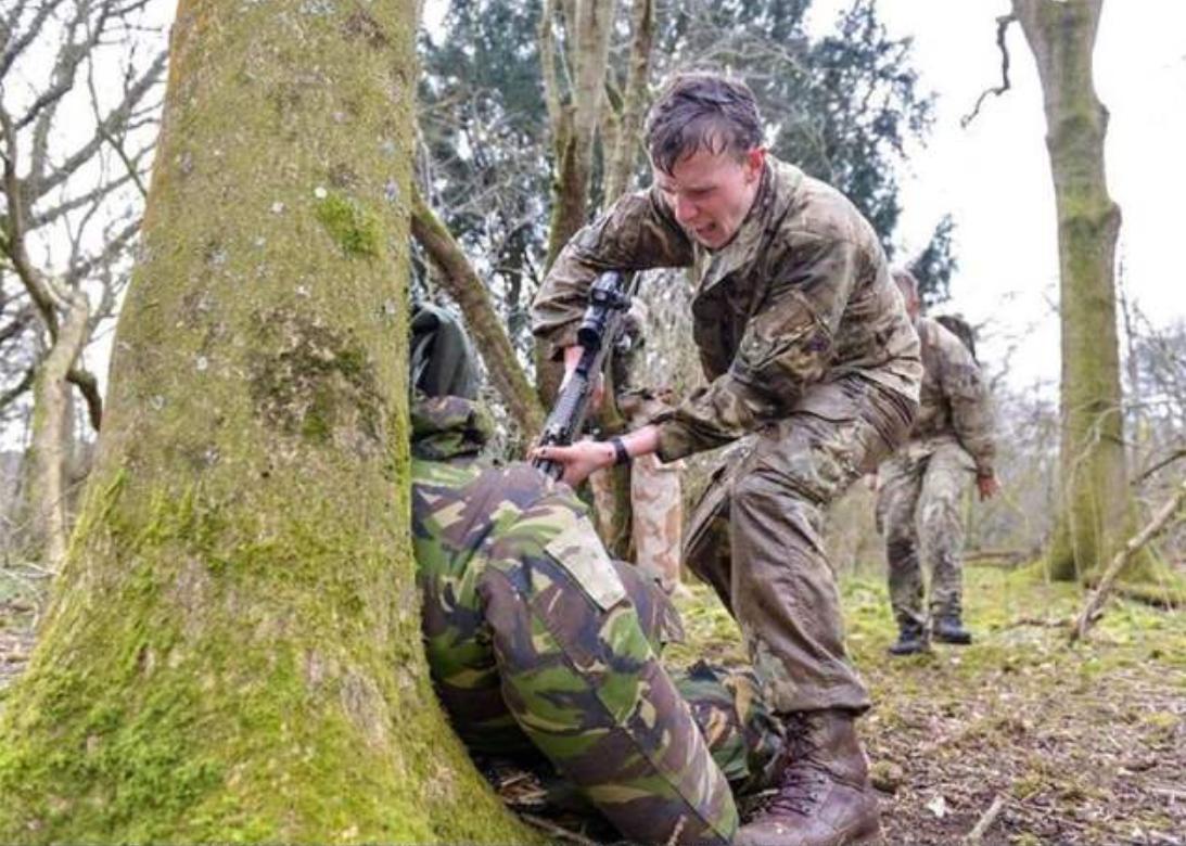現(xiàn)代軍事武器，探索前沿科技與戰(zhàn)爭(zhēng)藝術(shù)的融合，現(xiàn)代軍事武器，前沿科技與戰(zhàn)爭(zhēng)藝術(shù)的完美融合