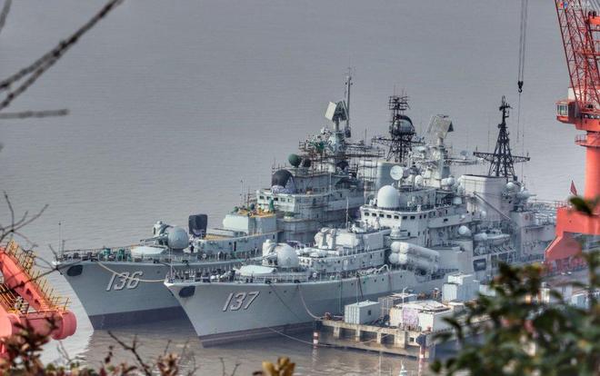 現(xiàn)代級(jí)驅(qū)逐艦四大金剛，引領(lǐng)全球海軍新時(shí)代的尖端力量，現(xiàn)代級(jí)驅(qū)逐艦四大金剛，引領(lǐng)全球海軍新時(shí)代的先鋒力量