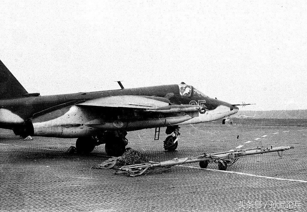 蘇-25攻擊機(jī)的卓越性能與獨(dú)特特點(diǎn)，蘇-25攻擊機(jī)的卓越性能與獨(dú)特特性解析