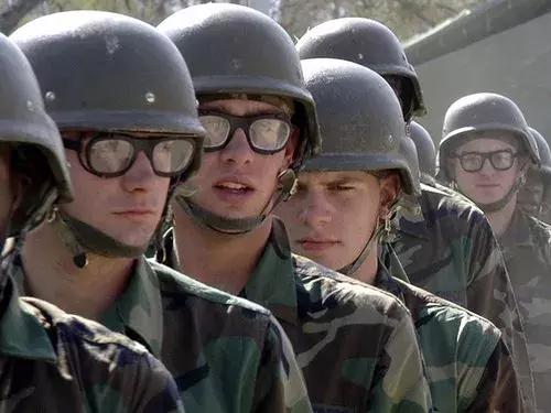 現(xiàn)在當(dāng)兵眼睛近視可以嗎？——全面解讀征兵視力要求，當(dāng)兵眼睛近視可以嗎？解讀征兵視力要求全面解析