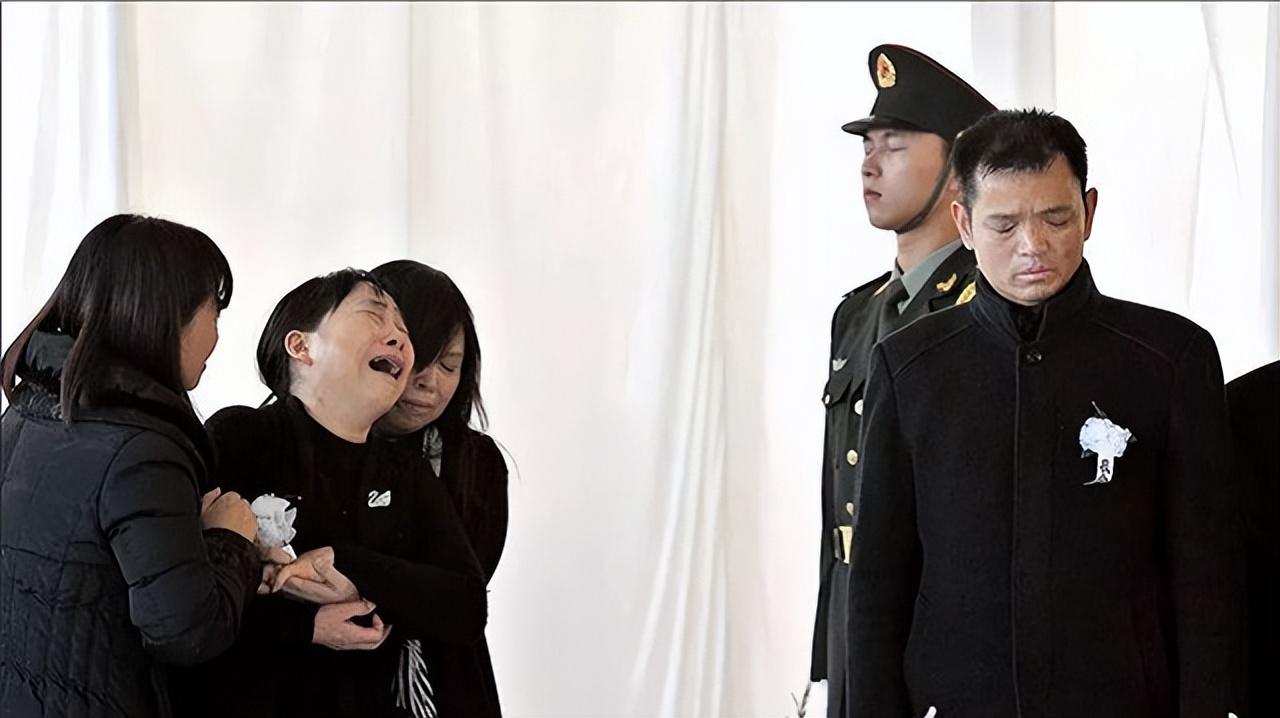 殲-10女飛行員犧牲視頻全過程回顧，英勇無畏，致敬英雄，殲-10女飛行員英勇犧牲全過程回顧，致敬無畏英雄