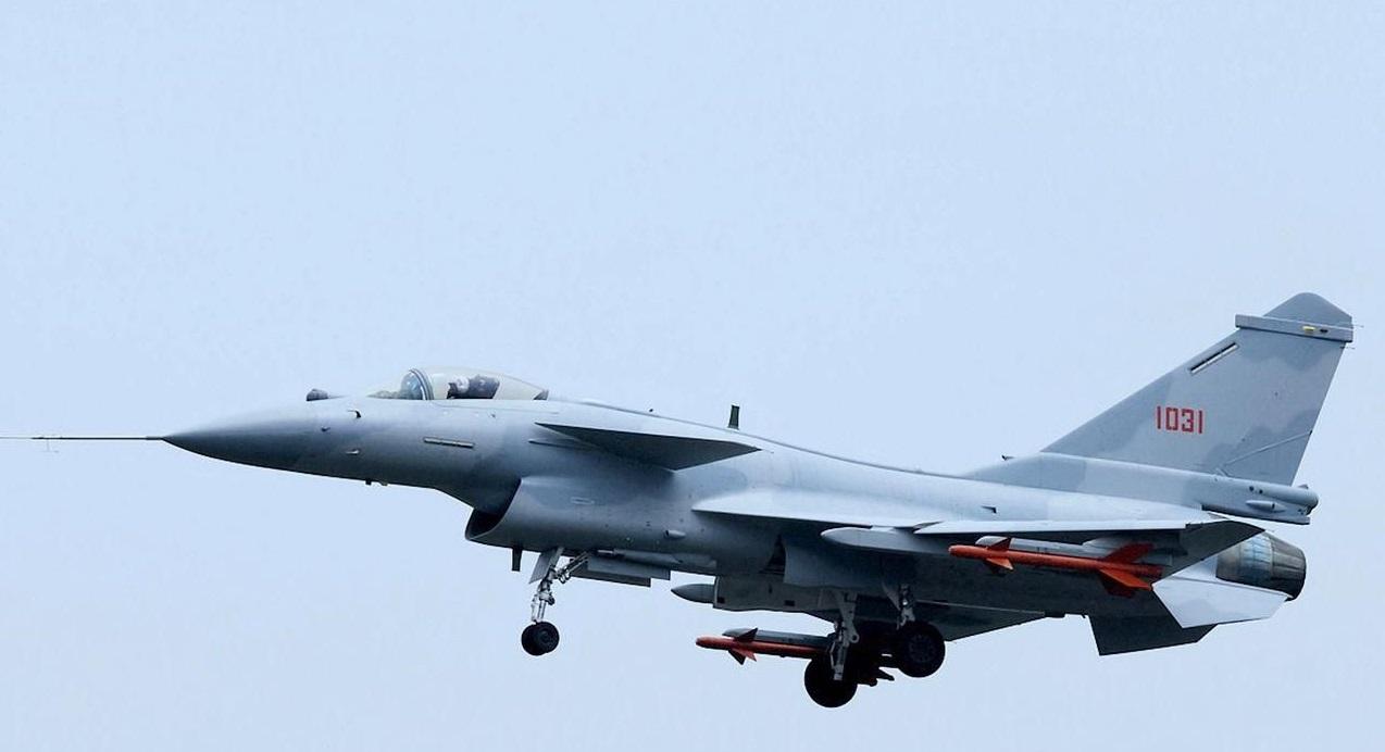 中國殲-10戰(zhàn)斗機簡介，性能特點與卓越貢獻(xiàn)，中國殲-10戰(zhàn)斗機性能特點、卓越貢獻(xiàn)概覽