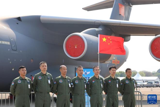 解放軍向全世界宣布，新時(shí)代的使命與擔(dān)當(dāng)，解放軍向世界宣示，新時(shí)代的使命擔(dān)當(dāng)與責(zé)任榮耀