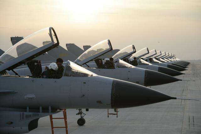 殲-10首飛，中國航空工業(yè)的里程碑事件，殲-10首飛，中國航空工業(yè)的輝煌里程碑
