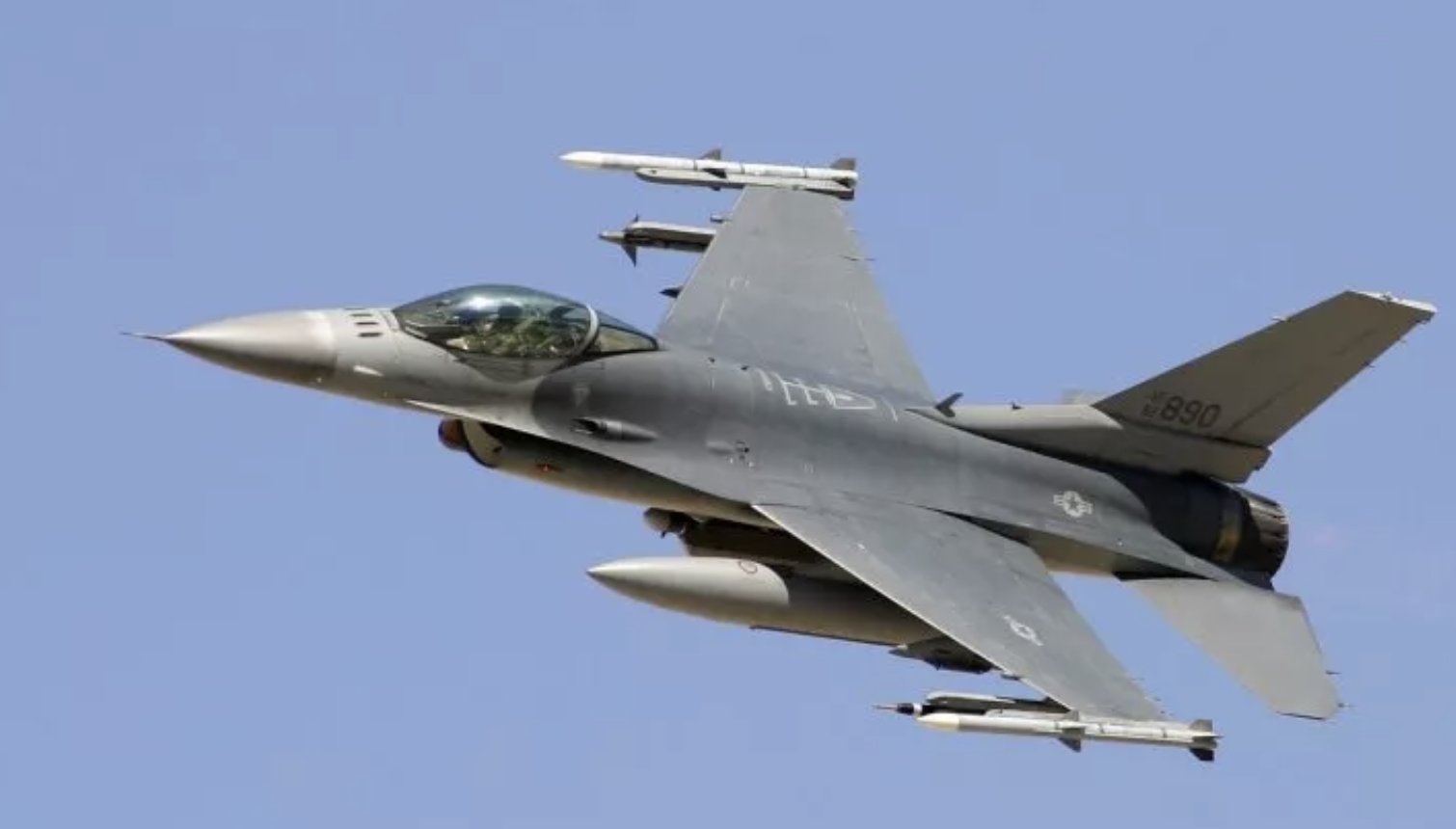 揭秘F-16戰(zhàn)斗機的卓越性能與傳奇歷程，F-16戰(zhàn)斗機，卓越性能與傳奇歷程揭秘