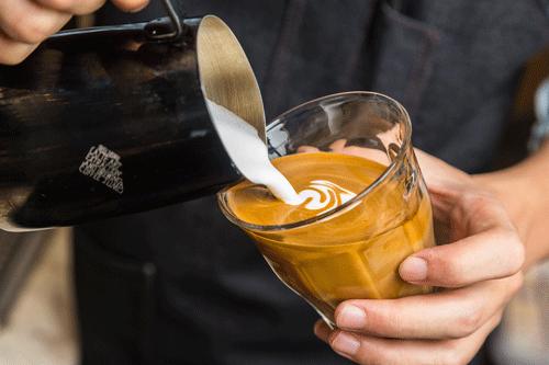 新澳一碼一碼精準(zhǔn)預(yù)測與星巴克集體罷工事件探討，新澳預(yù)測與星巴克罷工事件，探究背后的真相與挑戰(zhàn)