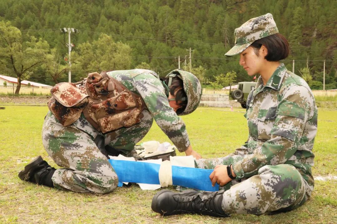 儀仗女兵，展現(xiàn)力量與榮耀的鏗鏘玫瑰，儀仗女兵，力量與榮耀的鏗鏘玫瑰風采