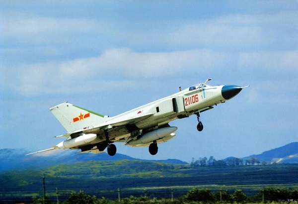 殲8戰(zhàn)斗機(jī)圖片，歷史、技術(shù)特點與現(xiàn)代價值，殲8戰(zhàn)斗機(jī)，歷史、技術(shù)特點與現(xiàn)代價值的探索之旅的圖片集錦