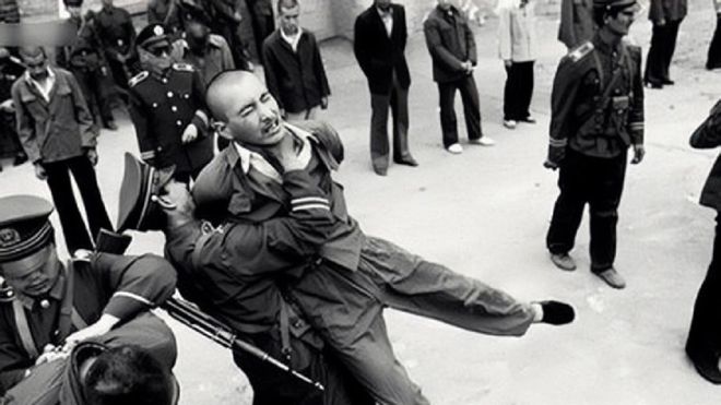 上將判死刑立即執(zhí)行，法律面前無(wú)特殊，上將因罪判死刑立即執(zhí)行，法律面前人人平等，無(wú)特殊待遇