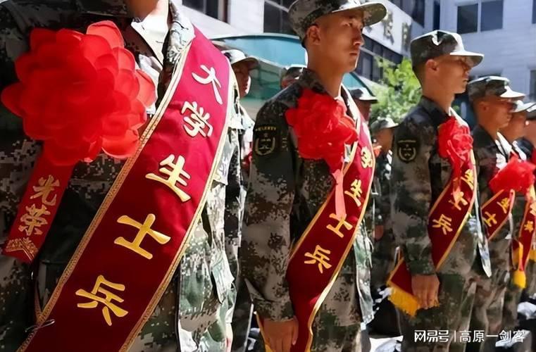 關(guān)于在校大學生是否應該去當兵的一些思考，在校大學生是否應該選擇入伍，深度思考探討