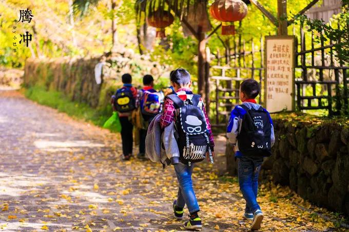 小學(xué)生旅游必去的地方——探索知識(shí)的海洋，培養(yǎng)視野的廣闊，小學(xué)生旅游必去之地，拓寬視野，探索知識(shí)海洋的奇妙之旅