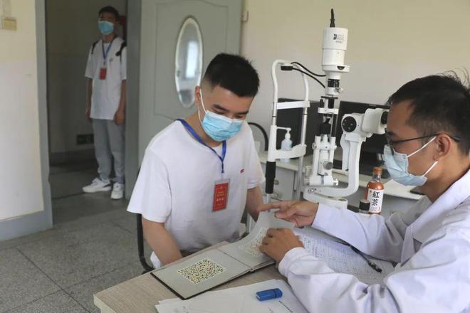 征兵體檢不去是否算自動(dòng)放棄？解讀相關(guān)政策和注意事項(xiàng)，解讀征兵體檢政策，不參加體檢是否視為自動(dòng)放棄？注意事項(xiàng)詳解