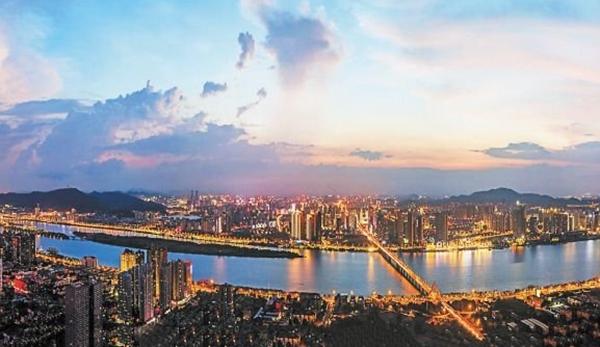 湖南旅游攻略，必去十大景點推薦，湖南旅游攻略，十大必去景點推薦