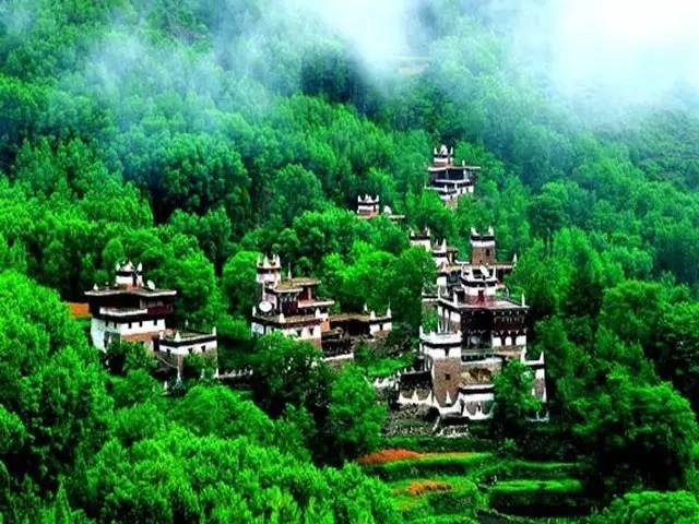 四川最值得去的十個地方——探尋天府之國的魅力景點(diǎn)，探尋四川魅力景點(diǎn)，天府之國十大必游之地